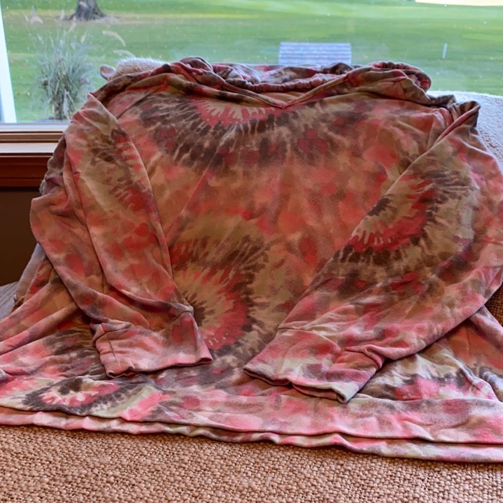 Cute tie dye lightweight hoodie!